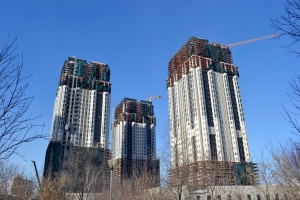 Началась установка радиаторов в корпусе Б проблемного ЖК «Академ Палас»