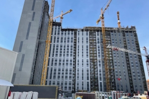 В доме для обманутых дольщиков ЖК «Мегаполис» началась облицовка 1-го этажа и въезда в паркинг