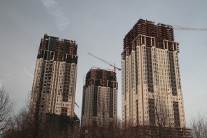 Завершена сборка лифтовых кабин в корпусе В проблемного ЖК «Академ Палас»