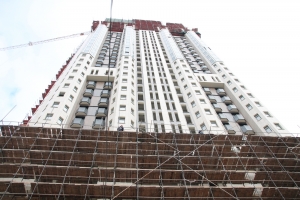 В проблемном ЖК «Академ Палас» начат демонтаж плит перекрытия стилобата