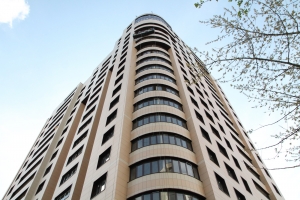 Установлены двери квартир в секции А проблемного ЖК «Малыгина, 12»