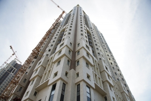 На стройплощадку проблемного ЖК «Академ Палас» завезли оборудование для систем пожаротушения