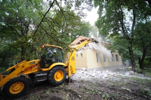 Комплекс ветхих объектов демонтировали в районе Марьина Роща