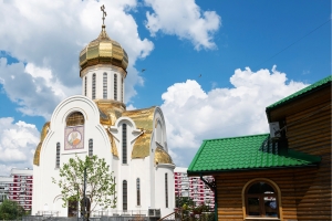 Территорию у храма святого Владимира в Крылатском благоустроят к осени