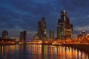 Подсветка вывесок на фасадах зданий в Москве станет обязательной к 2025 году