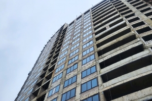 Готовы наружные стены двух секций проблемного ЖК «Квартал Триумфальный»