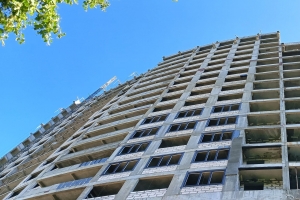 В проблемном ЖК «Квартал Триумфальный» начали монтаж окон