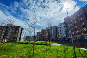 Завершено благоустройство возле корпуса 1 проблемного ЖК «Легенда»