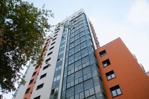 В корпусе 1 проблемного ЖК «Терлецкий парк» завершили чистовую отделку и установку квартирных дверей