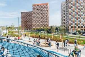 Холм с кратером, скалодром и песочная станция: детское игровое пространство открылось в районе Тимирязевский