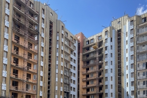 Возле корпуса 4 проблемного ЖК «Воскресенское» демонтирован башенный кран