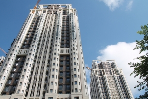 Началось бетонирование входных групп корпусов А, В и стилобата проблемного ЖК «Академ Палас»