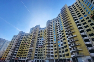 В МОП проблемного ЖК «Квартал Триумфальный» смонтировали стояки отопления