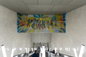 Мозаичные панно и георгиевская лента украсили станции Троицкой линии метро