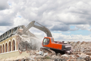 Около 50 объектов в центре столицы признали самостроями через суд