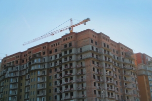 Завершено устройство кровли в первом корпусе проблемного ЖК «Воскресенское»