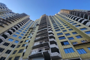 Началась облицовка фасада проблемного ЖК «Квартал Триумфальный»