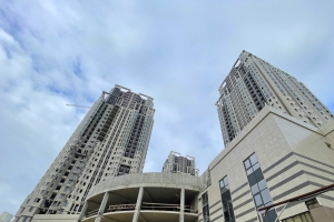 На корпусе В проблемного ЖК «Академ Палас» демонтировали подъемник