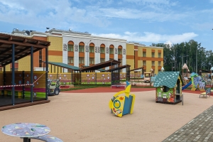 Фасад в архитектурном стиле 1940-50-х годов украсил детский сад в районе Внуково