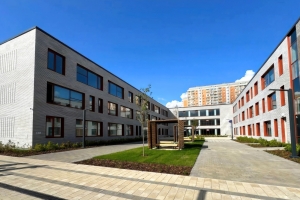 Школу на 1000 мест с лабораториями и стадионом построили в районе Внуково