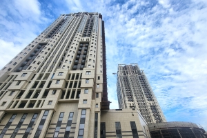 Начался демонтаж башенного крана на корпусе Б проблемного ЖК «Академ Палас»