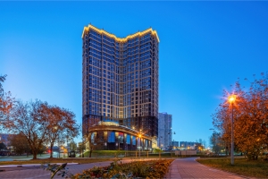 Колонны с ручной росписью и геометричные панно украсили торговый центр в районе Тропарёво-Никулино