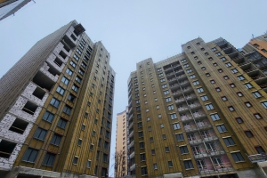 Начался монтаж стояков отопления в третьем корпусе проблемного ЖК «Воскресенское»