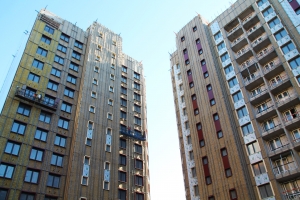 На третьем корпусе проблемного ЖК «Воскресенское» установили строительные леса