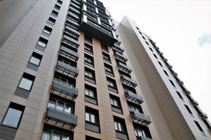 В паркинге проблемного ЖК «Терлецкий парк» установили светодиодные знаки