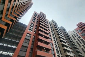 Во втором корпусе проблемного ЖК «Терлецкий парк» установили адресные таблички