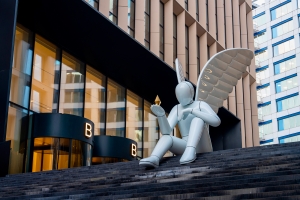 Территорию офисного квартала на «Белорусской» украсил арт-объект «Ангел»