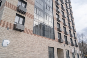 Заключены первые договоры на жилье по реновации в доме на 1-й Владимирской улице