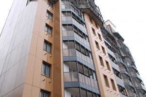 Готова подпорная стена во дворе четвертого корпуса проблемного ЖК «Воскресенское»