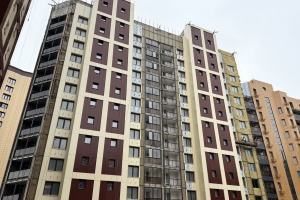 Началась установка корзин под кондиционеры в четвертом корпусе проблемного ЖК «Воскресенское»