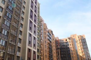 В проблемном ЖК «Воскресенское» начался монтаж бордюров в рамках благоустройства