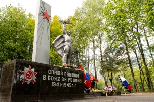 В районе Можайский отреставрировали памятник и благоустроили сквер