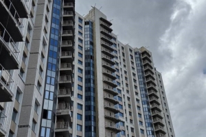 В жилой части проблемного ЖК «Квартал Триумфальный» смонтирован сшитый полиэтилен