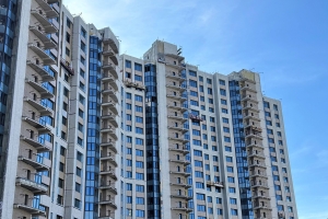 В проблемном ЖК «Квартал Триумфальный» завершено холодное остекление витражей