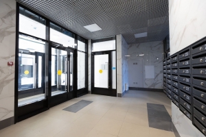 Около двух тысяч маломобильных граждан и членов их семей получили адаптированные квартиры по программе реновации