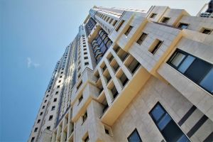 На -4 этаже паркинга проблемного ЖК «Академ Палас» началось устройство полимерных полов