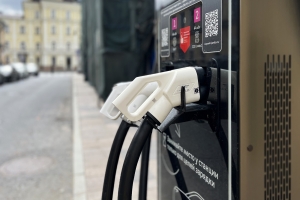 Зарядки для электромобилей установят еще на 11 автозаправочных станциях столицы