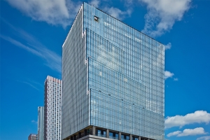 Завершается остекление фасадов башни делового центра в Хорошёво-Мнёвниках