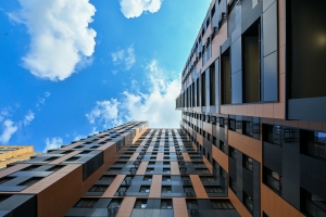 Жители 45 старых домов приступили к переселению по реновации почти за два месяца