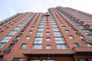 Более 36,1 тысячи москвичей за семь лет получили квартиры по программе реновации в ЮВАО