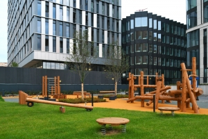 Более 16,5 тыс. растений высадили при благоустройстве территории квартала в районе Гагаринский