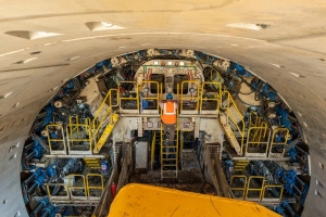 Представители около 100 рабочих профессий и несколько трудовых династий строят московское метро