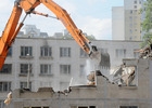 В ЮЗАО снесли очередную ветхую пятиэтажку