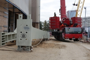 На стадионе «Динамо» устанавливают уникальные мегаколонны