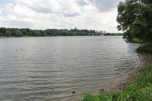 Деревянные пешеходные мосты построят на реке Яузе в Москве