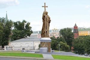 Памятник князю Владимиру за три-четыре дня соберут на Боровицкой площади